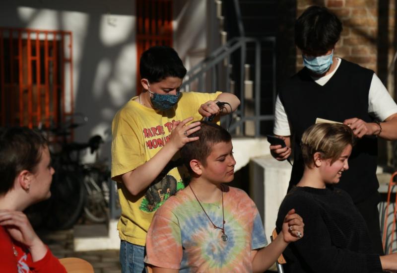 Učenici UWC Mostar organizatori humanitarne akcije ''Bald For a Cause''